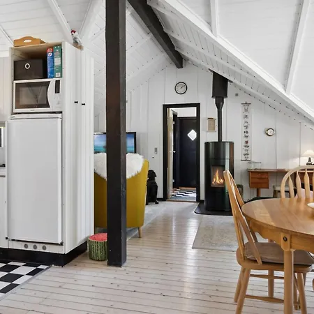 Jahn - 1-8km From The Sea By Interhome * Hals