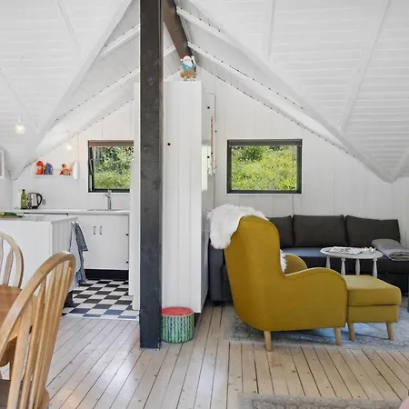 Jahn - 1-8km From The Sea By Interhome Hals